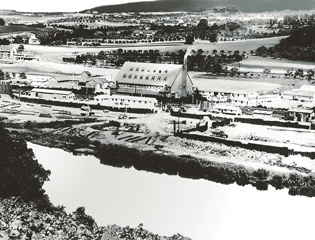 Первый завод по производству гипсовых штукатурных смесей в городе Перль на реке Мозель